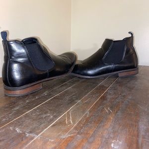 Men's Chelsea black size 10 dress shoe